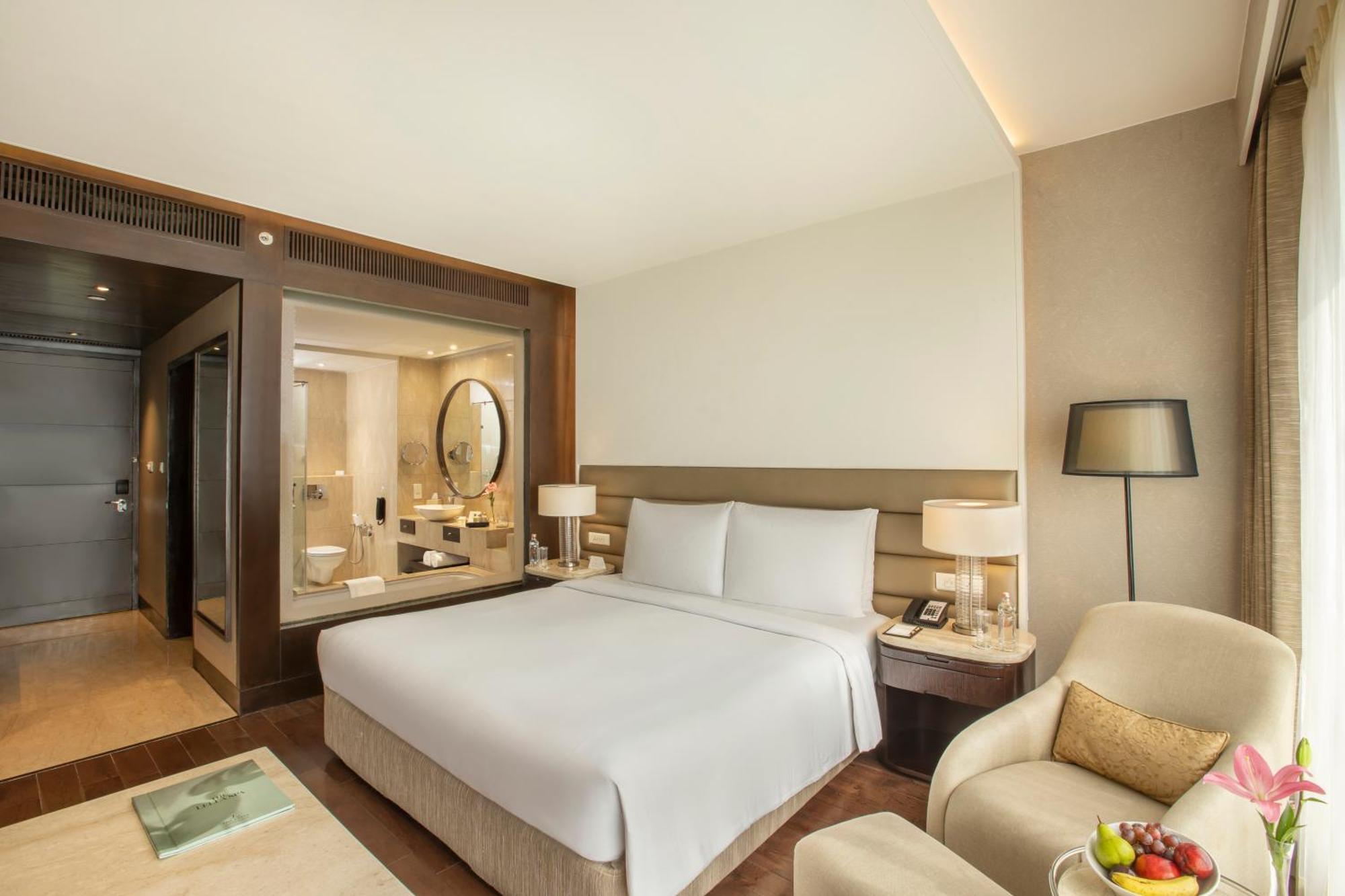 The Leela Ambience Convention Hotel Delhi Yeni Delhi Dış mekan fotoğraf