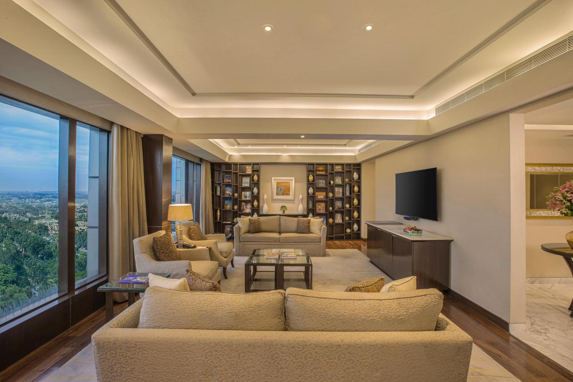The Leela Ambience Convention Hotel Delhi Yeni Delhi Dış mekan fotoğraf