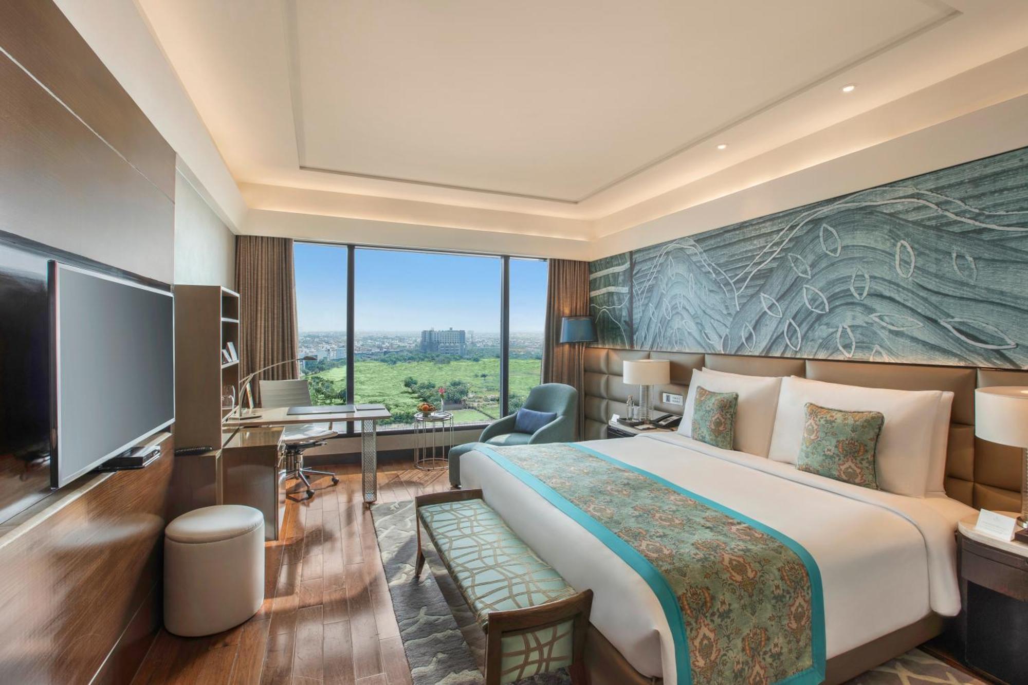 The Leela Ambience Convention Hotel Delhi Yeni Delhi Dış mekan fotoğraf