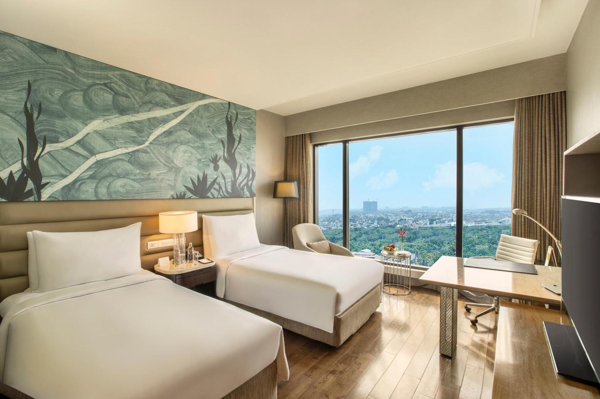 The Leela Ambience Convention Hotel Delhi Yeni Delhi Dış mekan fotoğraf