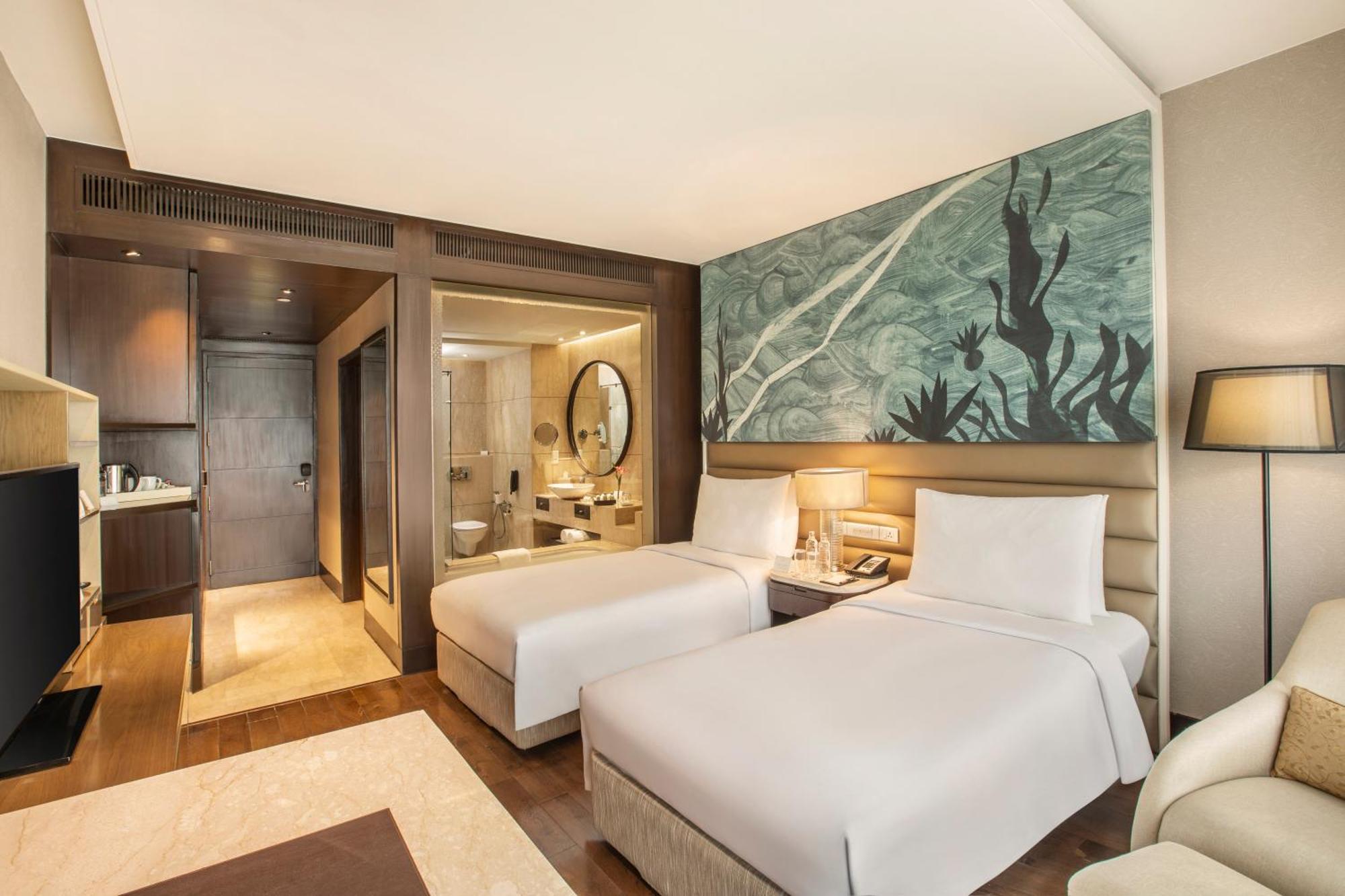 The Leela Ambience Convention Hotel Delhi Yeni Delhi Dış mekan fotoğraf