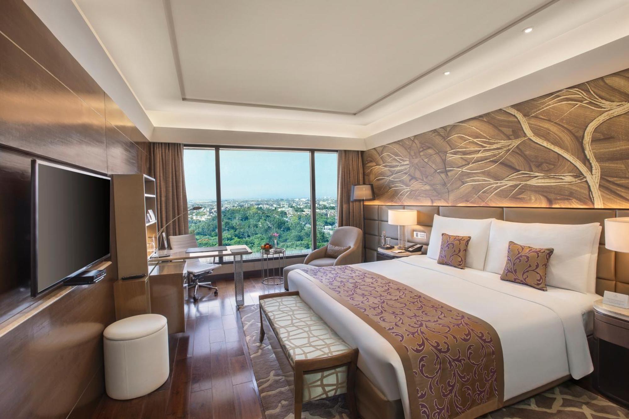 The Leela Ambience Convention Hotel Delhi Yeni Delhi Dış mekan fotoğraf