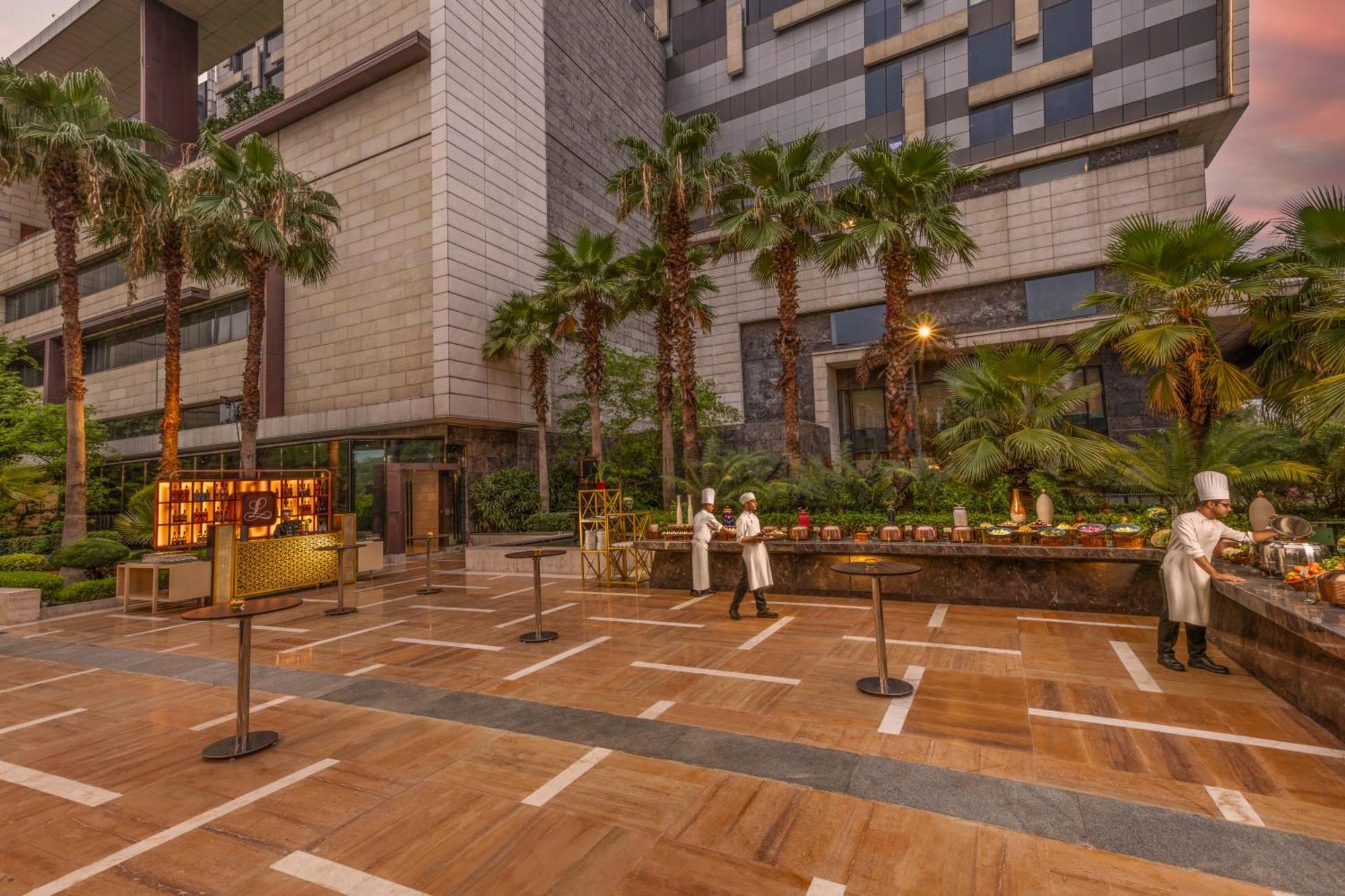The Leela Ambience Convention Hotel Delhi Yeni Delhi Dış mekan fotoğraf The Park, Hyderabad