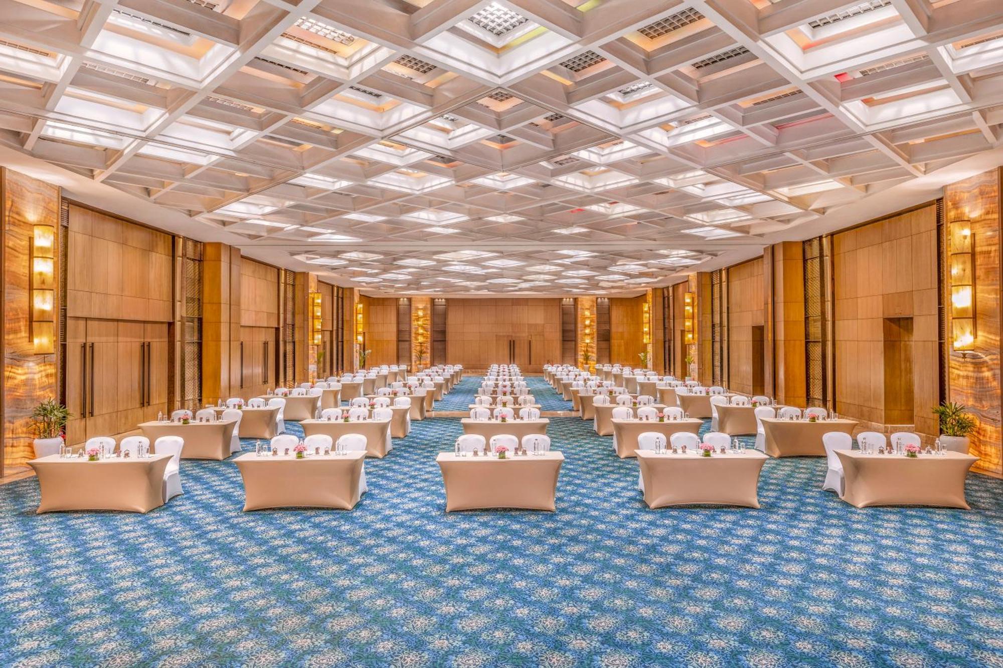 The Leela Ambience Convention Hotel Delhi Yeni Delhi Dış mekan fotoğraf The Grand Ballroom