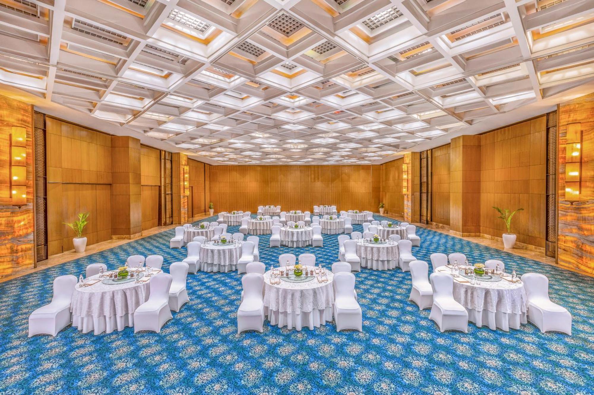 The Leela Ambience Convention Hotel Delhi Yeni Delhi Dış mekan fotoğraf The Grand Ballroom