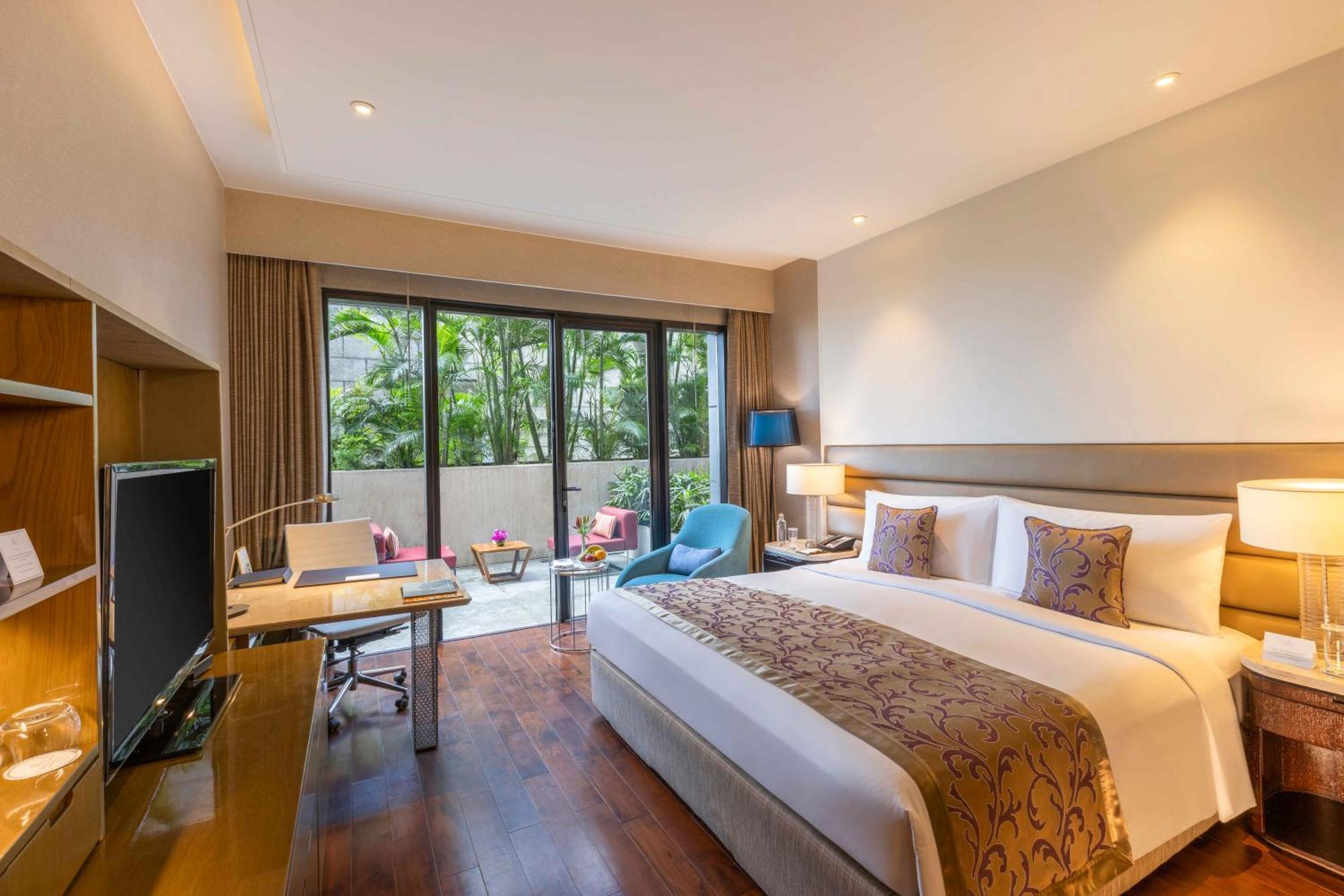 The Leela Ambience Convention Hotel Delhi Yeni Delhi Dış mekan fotoğraf Deluxe Room