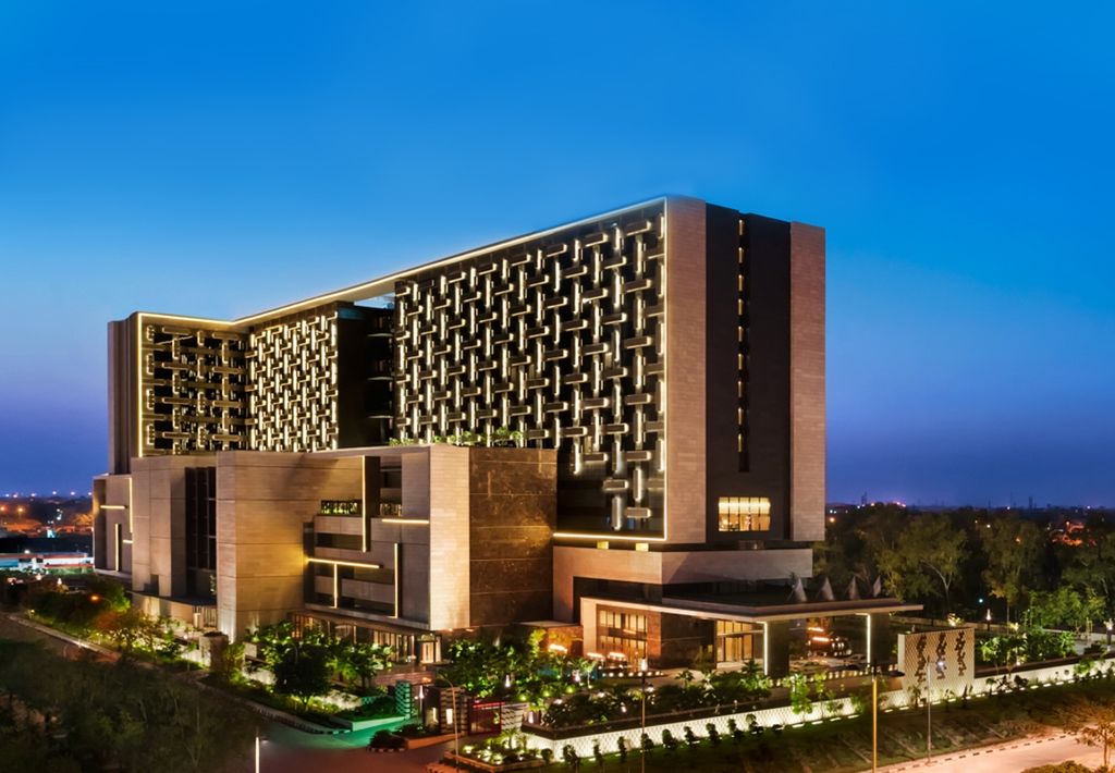 The Leela Ambience Convention Hotel Delhi Yeni Delhi Dış mekan fotoğraf The St. Regis Mumbai