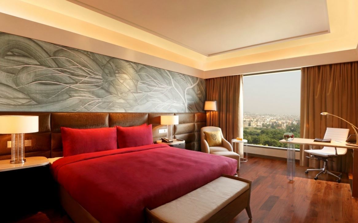 The Leela Ambience Convention Hotel Delhi Yeni Delhi Dış mekan fotoğraf A room at The Park, New Delhi