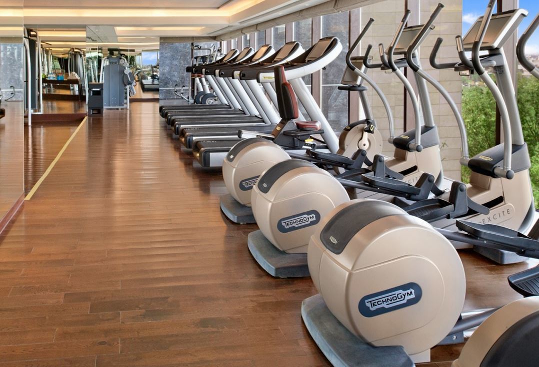 The Leela Ambience Convention Hotel Delhi Yeni Delhi Dış mekan fotoğraf The gym at the Westin